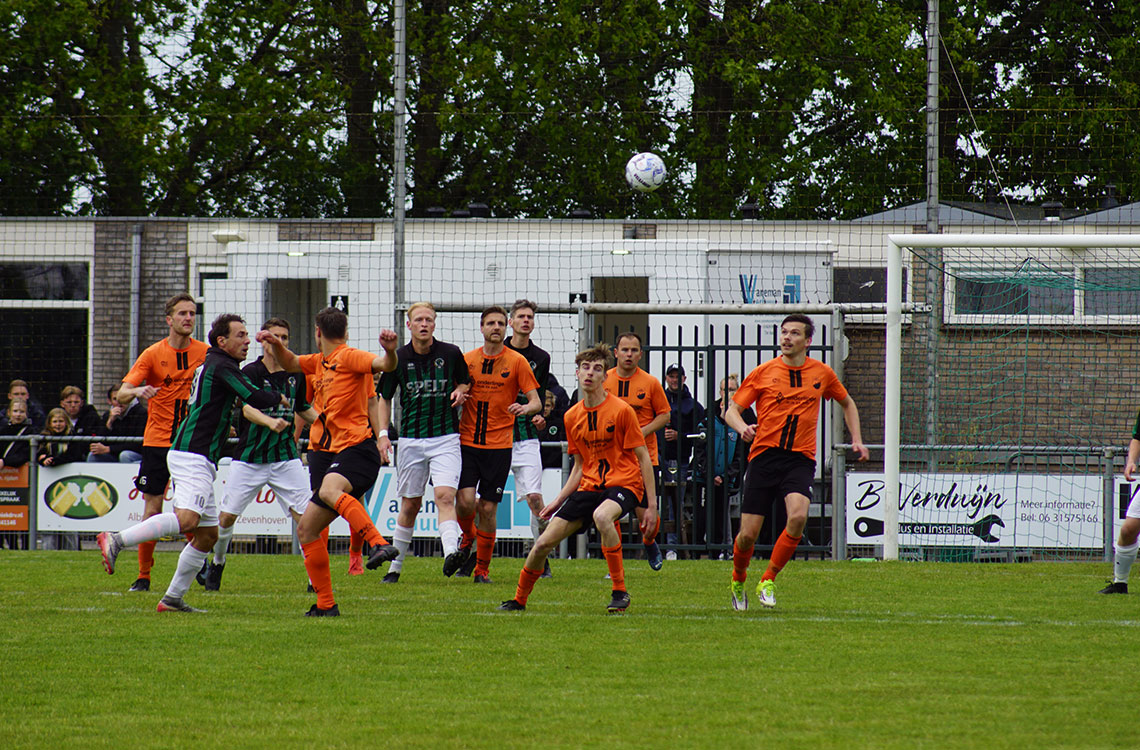 Altior wint boeiende derby van Nicolaas Boys